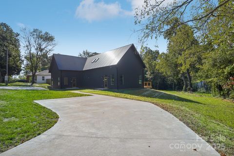 122 Laura Road A Mooresville NC 28117
