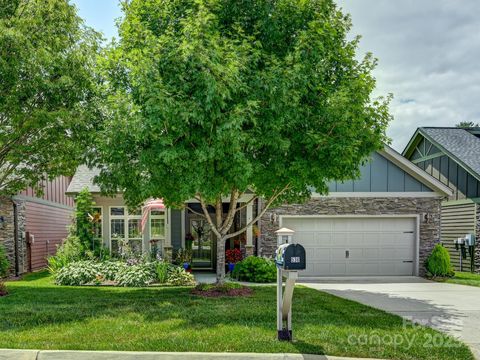 Photo of 536 Summerfield Place, Flat Rock, NC 28731 (MLS # 4311716)