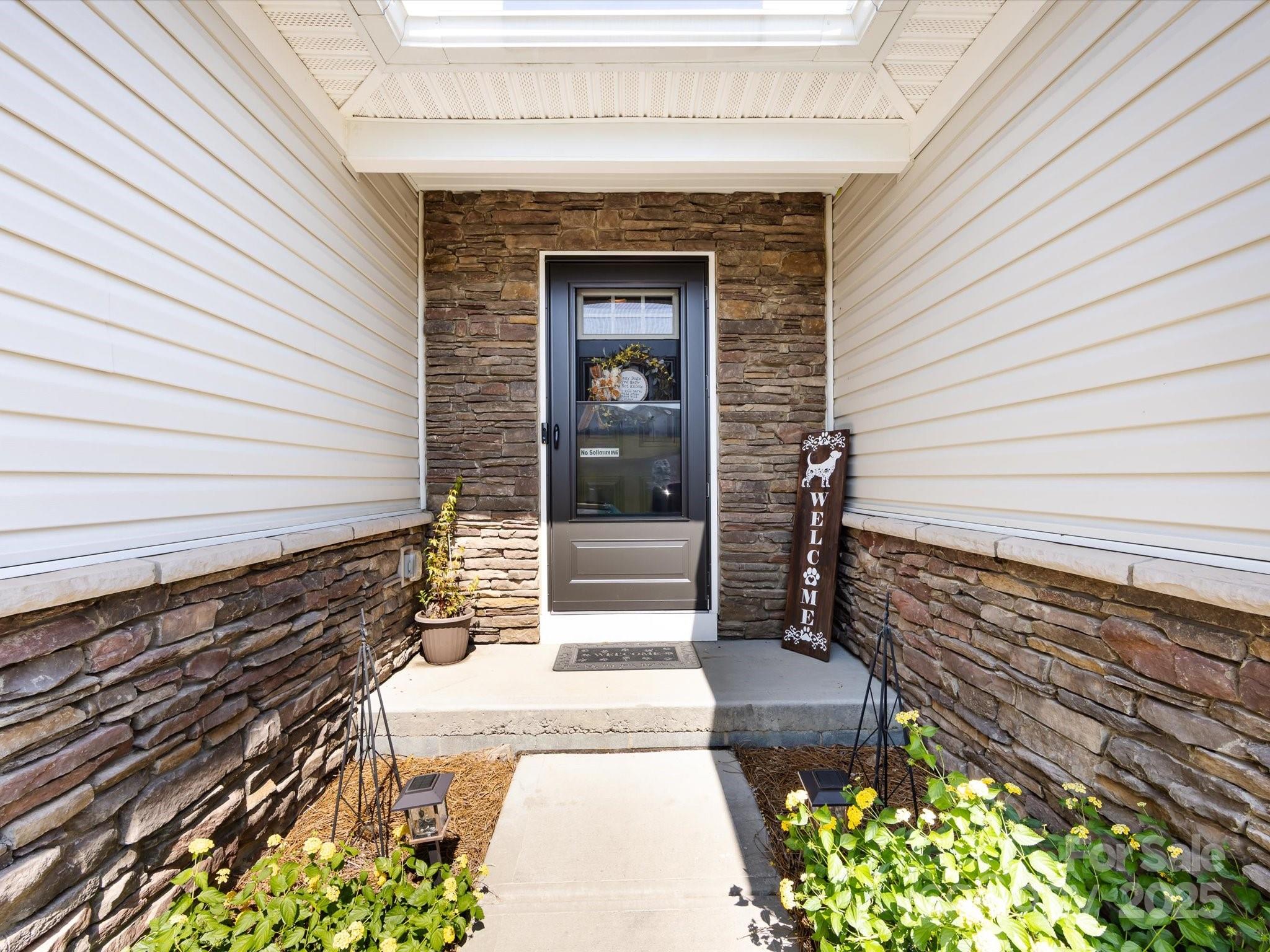 4499 Hunton Dale Road NW