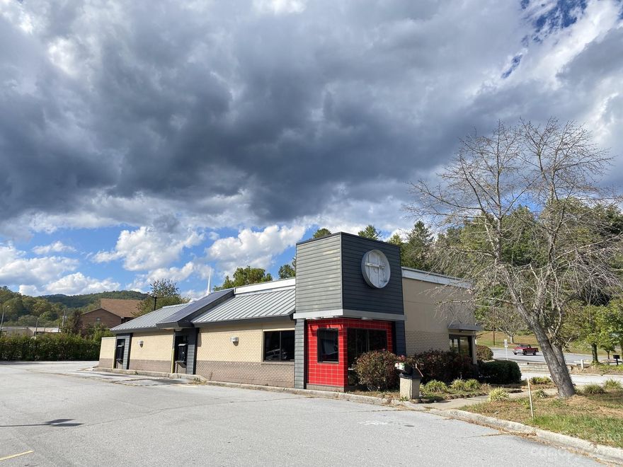 Free-standing, 2nd generation restaurant space in Brevard's busiest corridor (29,500 AADT) near the gateway to downtown. This site has two curb-cuts, a drive-thru, and +50 onsite parking spaces. Upcoming NCDOT improvements to include a sidewalk along HWY 64/North Broad Street frontage.

Highlights:
Incredible location, adjacent to Brevard College
Surrounded by National Retailers, Grocery, Hotels, Restaurants
Drive-Thru & +50 Parking Spaces
Walk-In Cold Storage