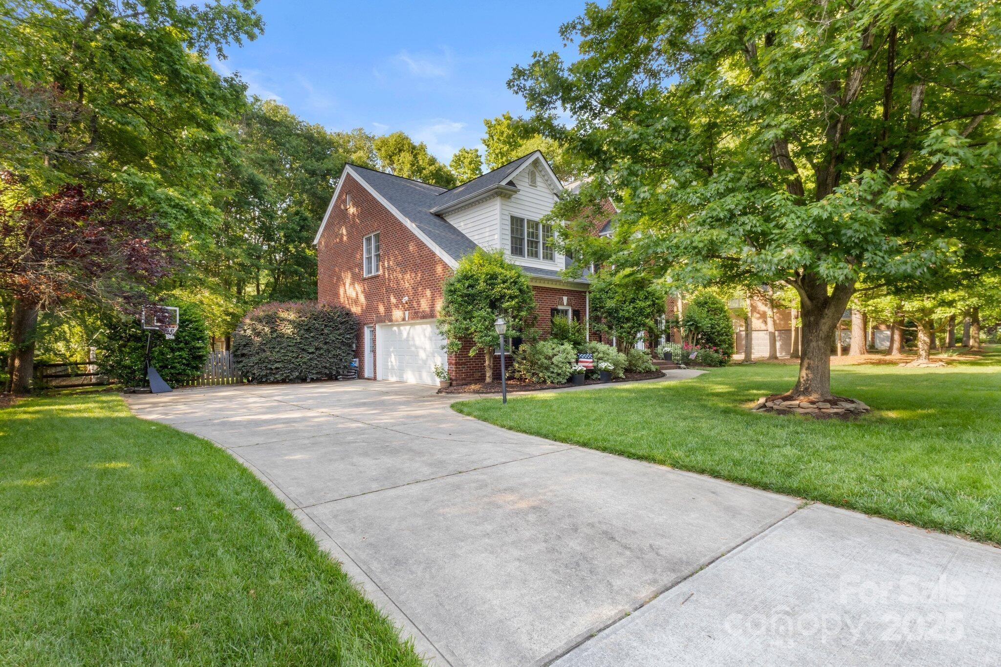 4389 Enchantment Cove Lane