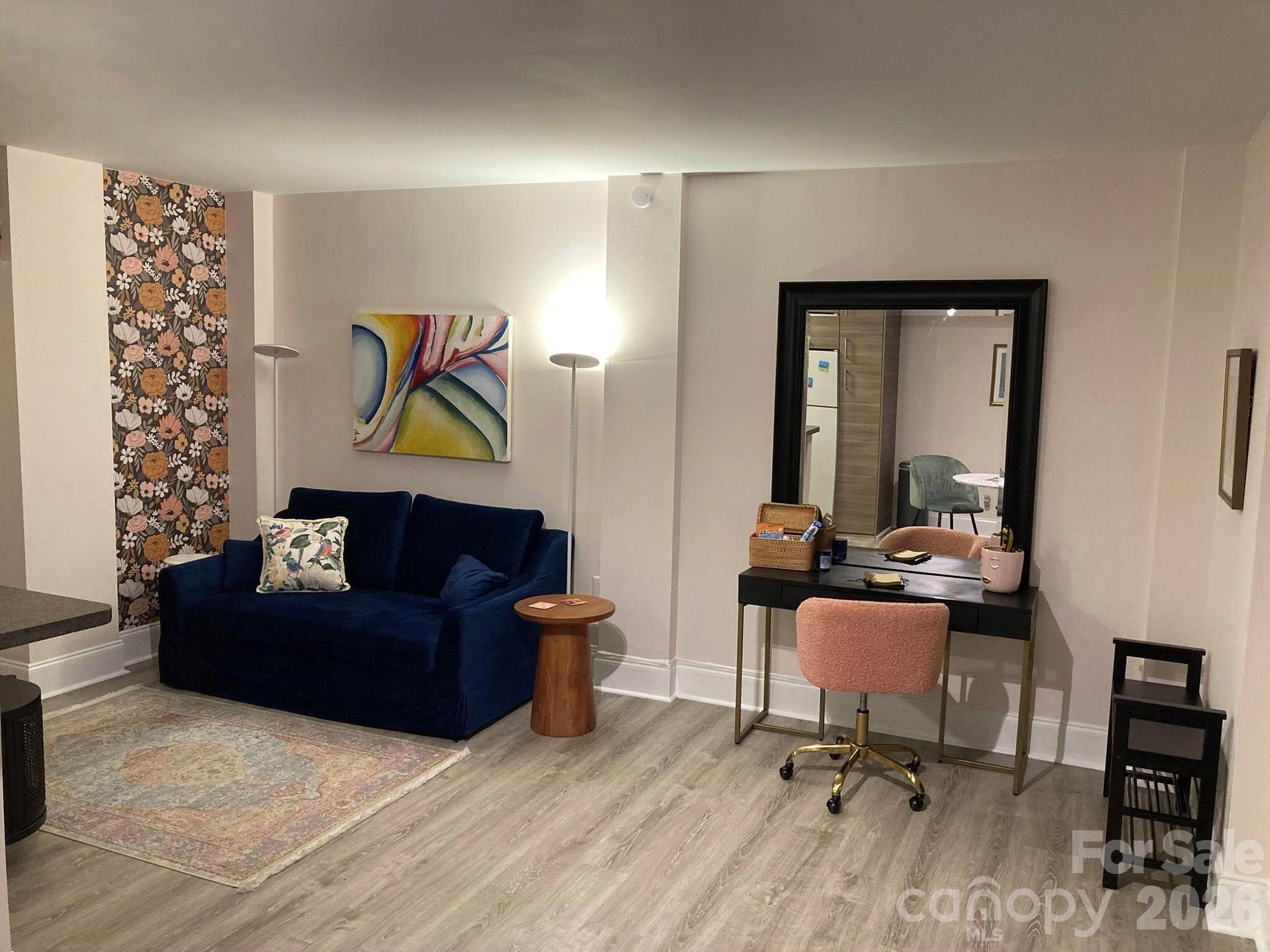 400 Queens - Residential
