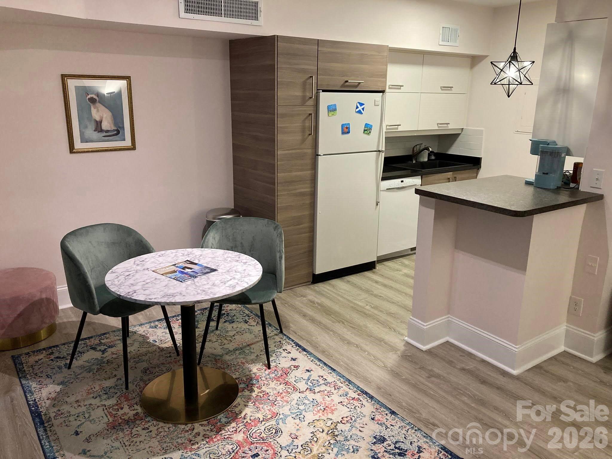 400 Queens - Residential