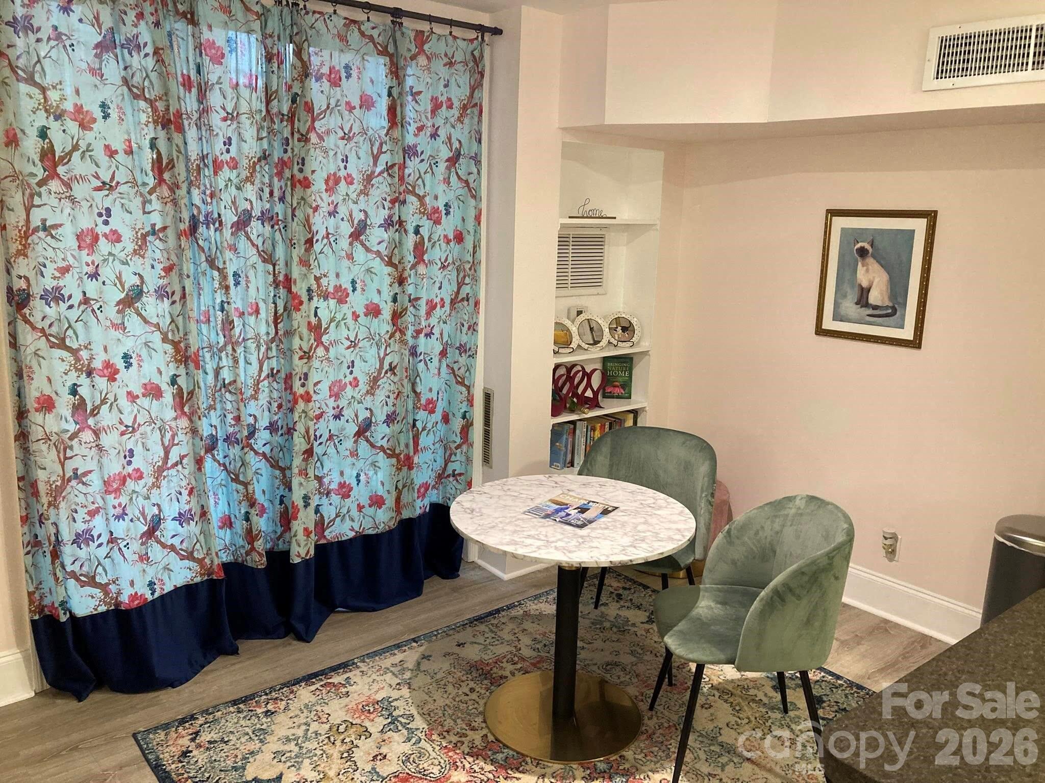 400 Queens - Residential