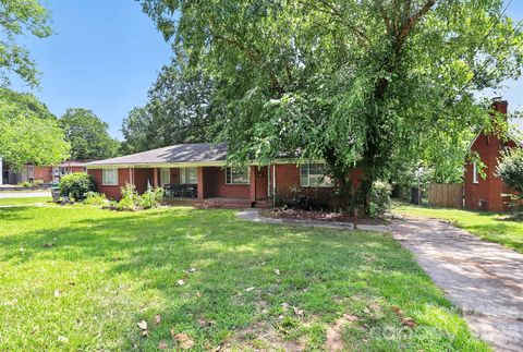 Photo of 2642 Arnold Drive, Charlotte, NC 28205 (MLS # 4404872)