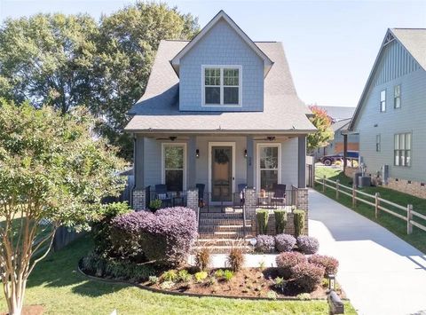 Photo of 24 Oak Street, Belmont, NC 28012 (MLS # 4382381)