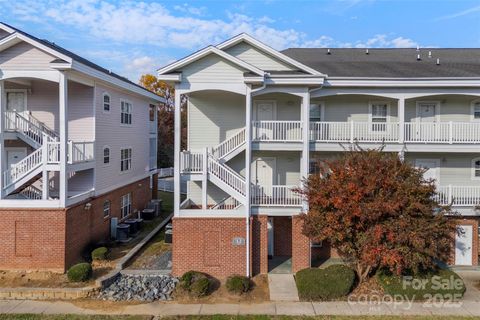 Photo of 9271 Meadow Vista Road, Charlotte, NC 28213 (MLS # 4320684)