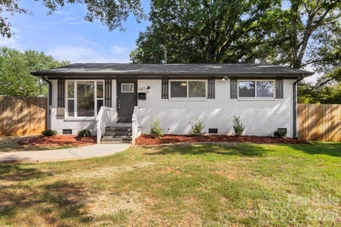 Photo of 2427 Carrington Court, Charlotte, NC 28208 (MLS # 4426258)