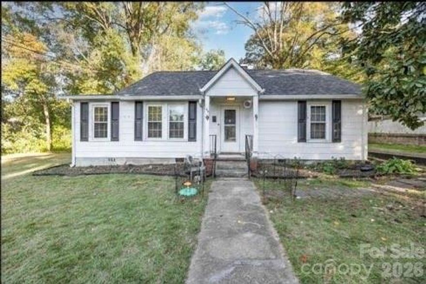 Charming 3-bedroom, 1-bathroom updated ranch/bungalow in the heart of Salisbury. This home features original hardwood floors, a spacious kitchen with modern appliances, and a dedicated laundry room. Significant updates in 2023 include a new HVAC system and water heater. The exterior offers a level, cleared lot with a gravel driveway. Perfect for first-time homebuyers or as a turnkey investment property. Close to local amenities, parks, and downtown.