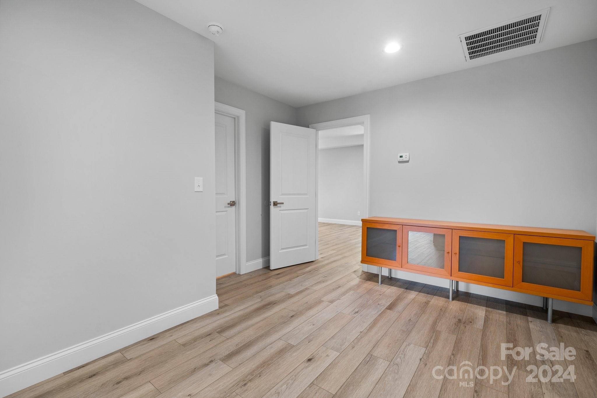 Moores Ferry - Residential