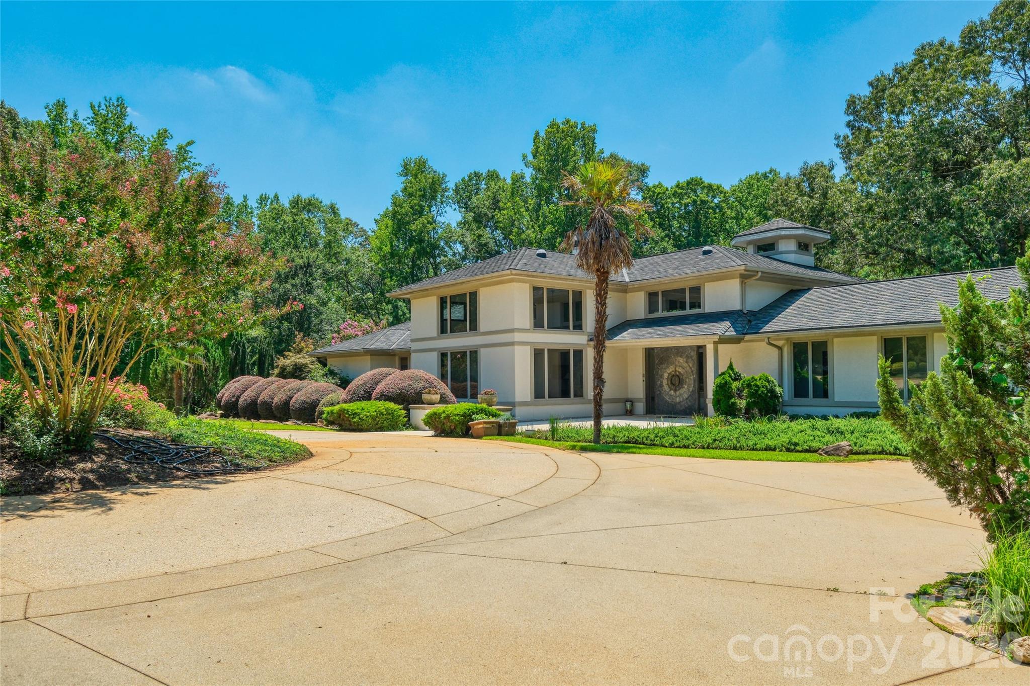380 Montagu Drive