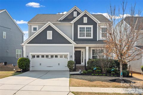 Photo of 327 Hawks Creek Parkway, Fort Mill, SC 29708 (MLS # 4360891)
