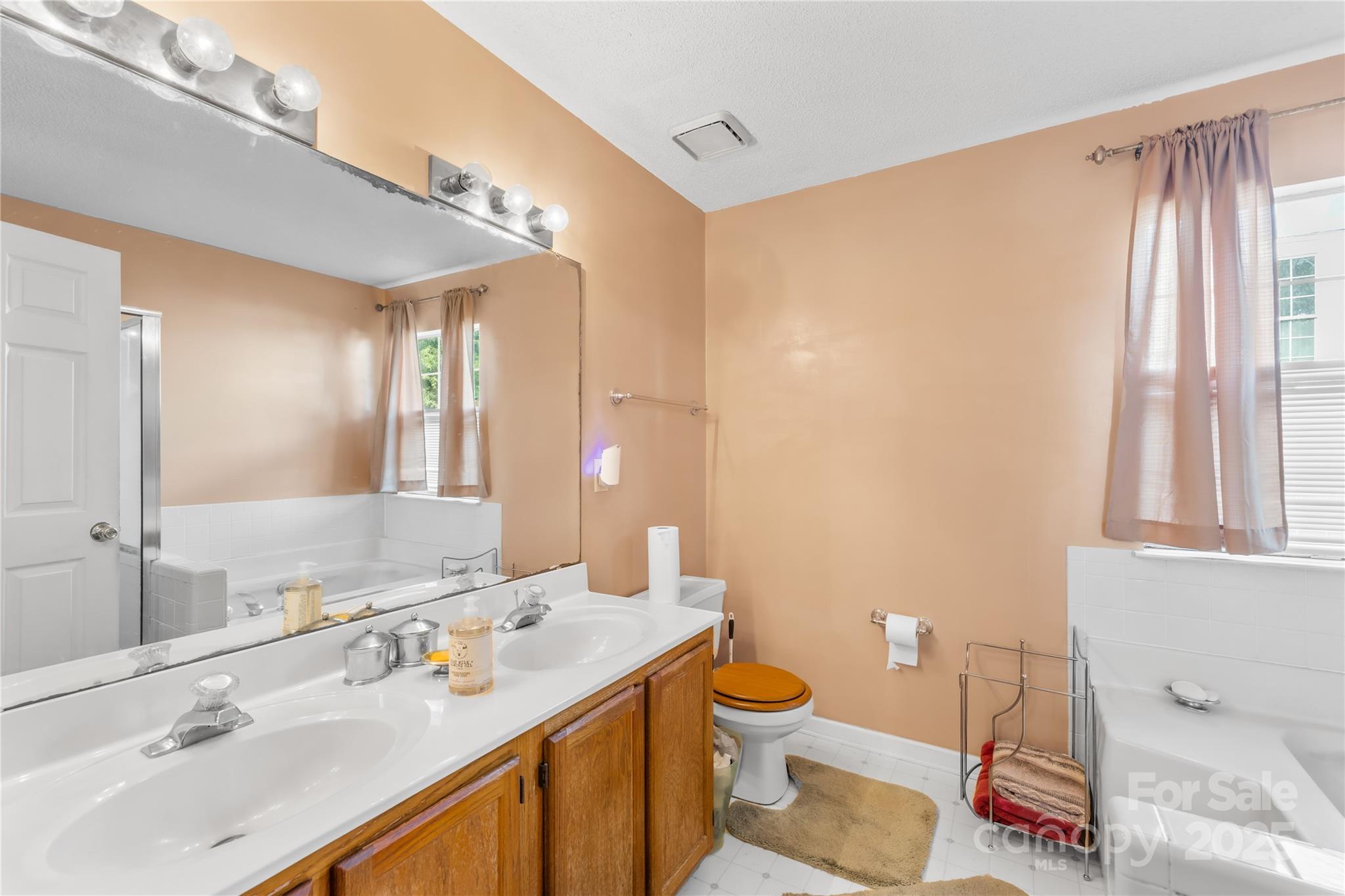 Charlotte, North Carolina 28217, United States, 3 Bedrooms Bedrooms, ,2 BathroomsBathrooms,Residential,Active,197057