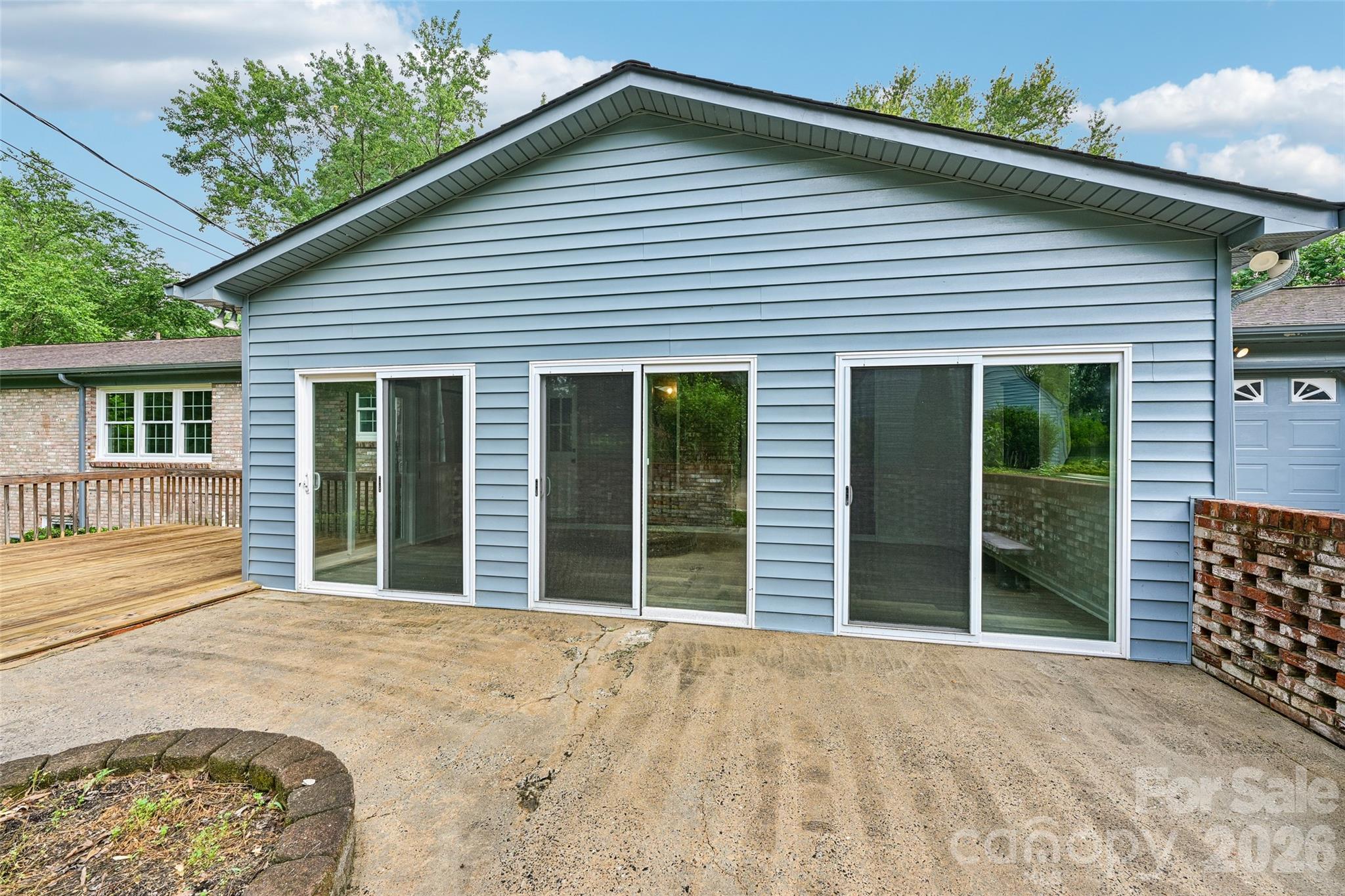1621 N Oak Drive