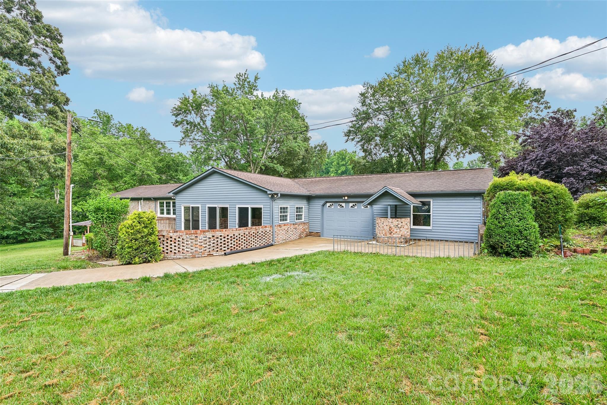 1621 N Oak Drive