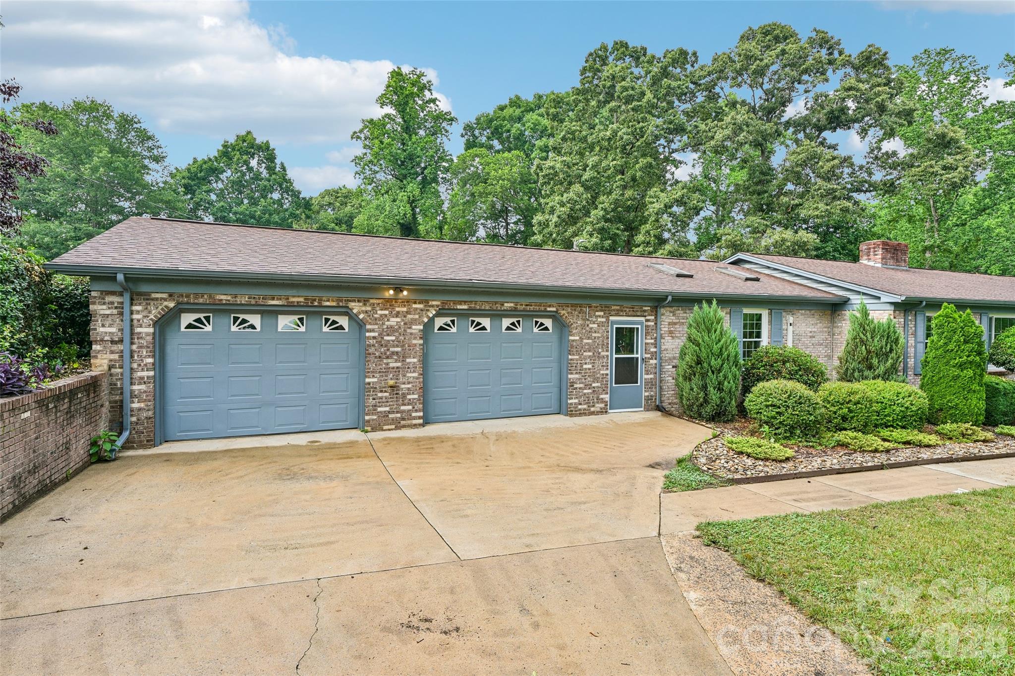 1621 N Oak Drive