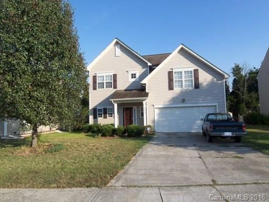 Great Location!! Easy access to I-485. Open floorplan with eat-in kitchen. Family room with fireplace and t.v. niche. Large master bedroom & walk in closet. Private Deck. Will be gone soon!! ***PLEASE NOTE*** ONLY SMALL DOGS CONSIDERED.