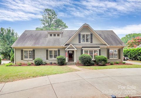 427 Lansdowne Road Charlotte NC 28270