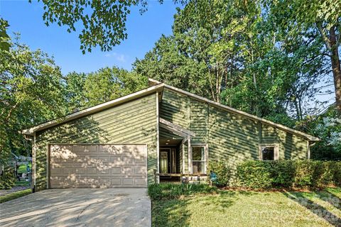 Photo of 243 Vista Grande Circle, Charlotte, NC 28226 (MLS # 4400259)