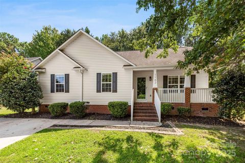 Photo of 1162 Allison Bluff Trail, Rock Hill, SC 29732 (MLS # 4300016)