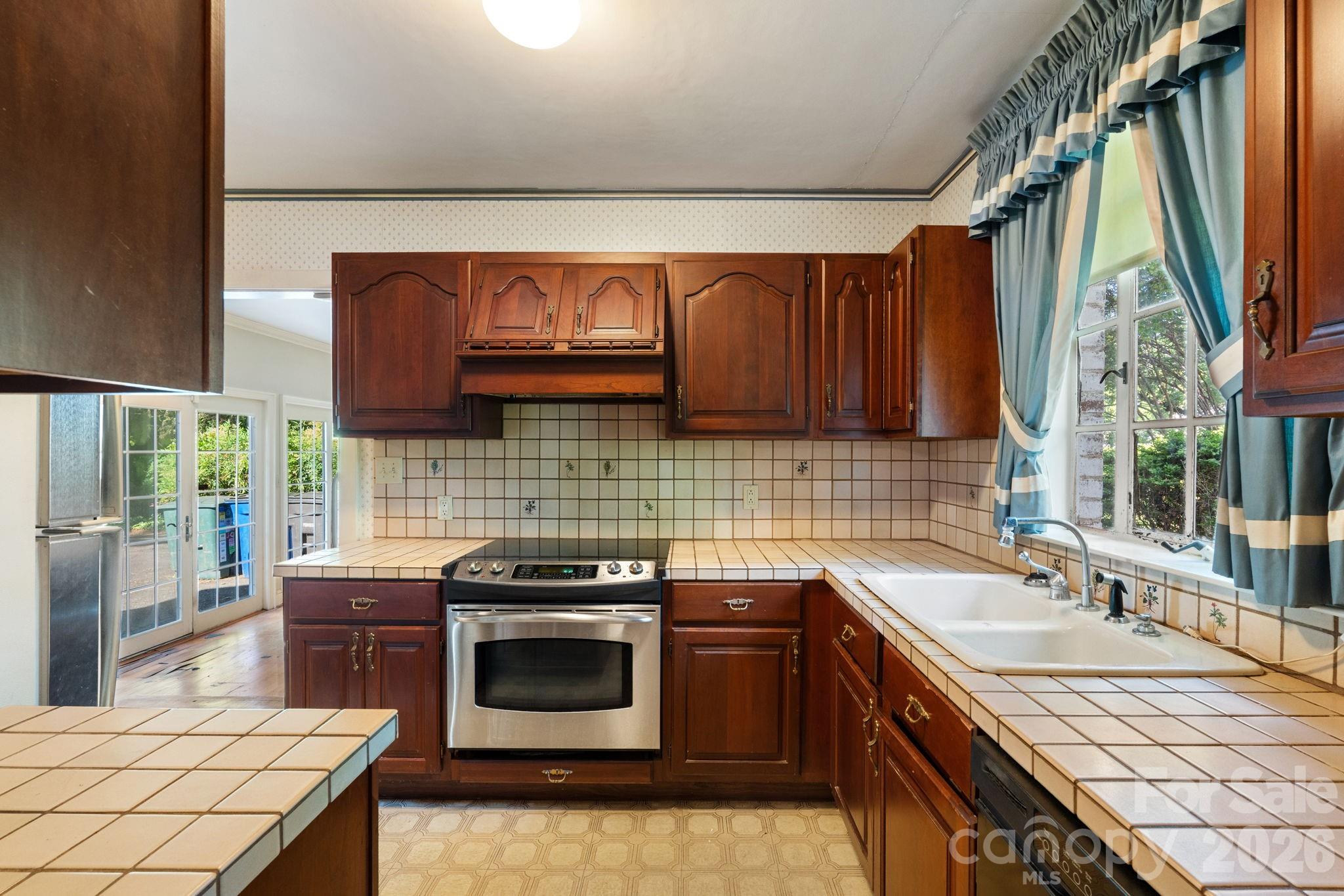 Country Club Estates - Residential