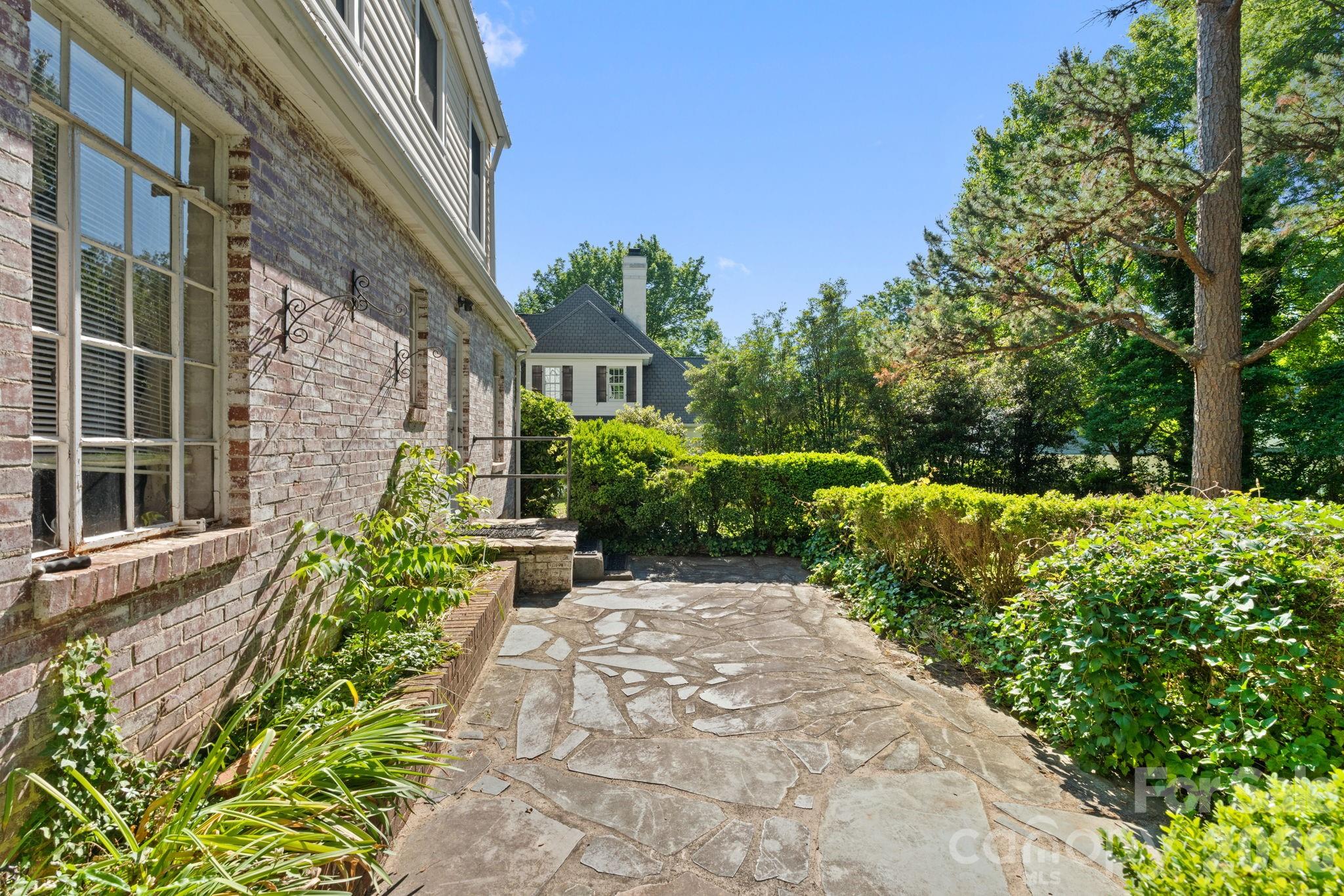 Country Club Estates - Residential