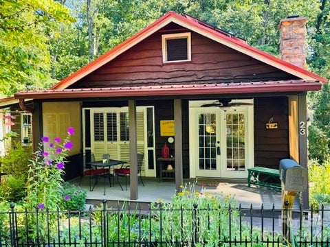Photo of 23 Leatherwood Lane, Hendersonville, NC 28739 (MLS # 4400223)