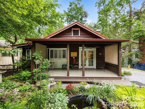 Photo of 23 Leatherwood Lane, Hendersonville, NC 28739 (MLS # 4400223)