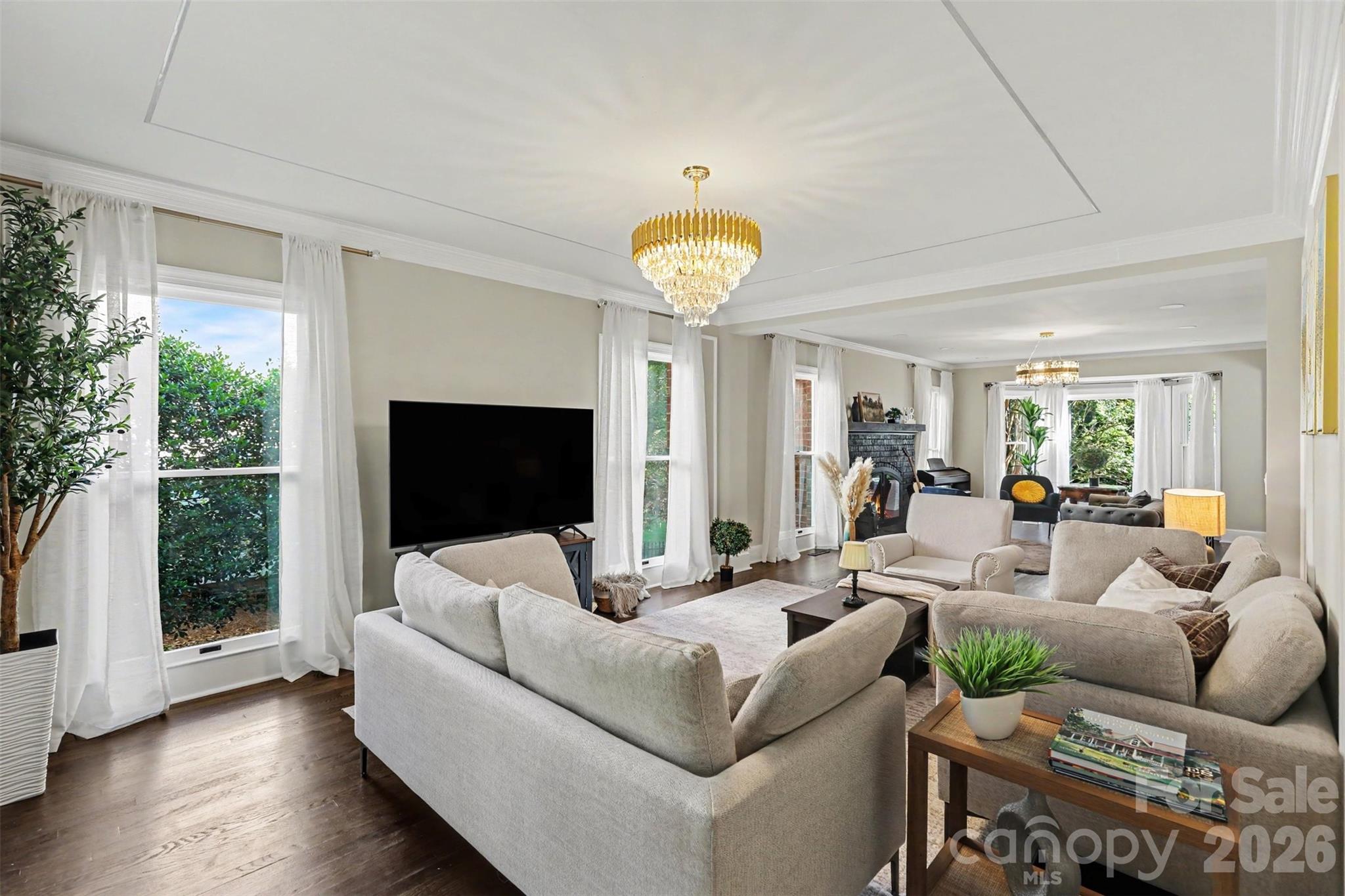 2814 winding oak Drive