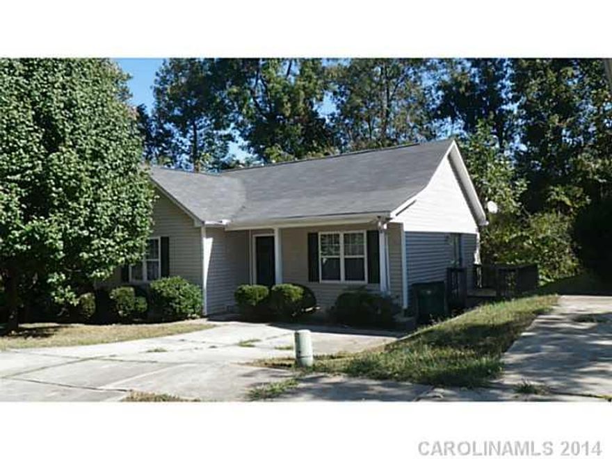 Super nice Ranch home in Hunterbrook Subdivision. 3 bedroom close to I-85, close to Uptown.
