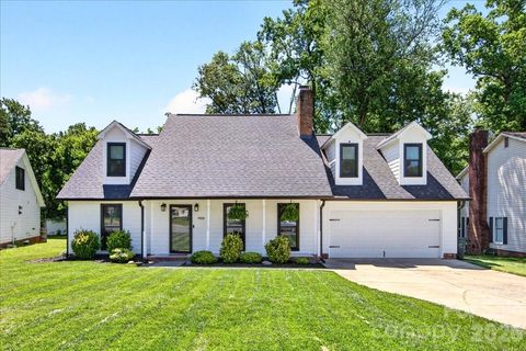 Photo of 9018 Hunters Pointe Drive, Huntersville, NC 28078 (MLS # 4389058)