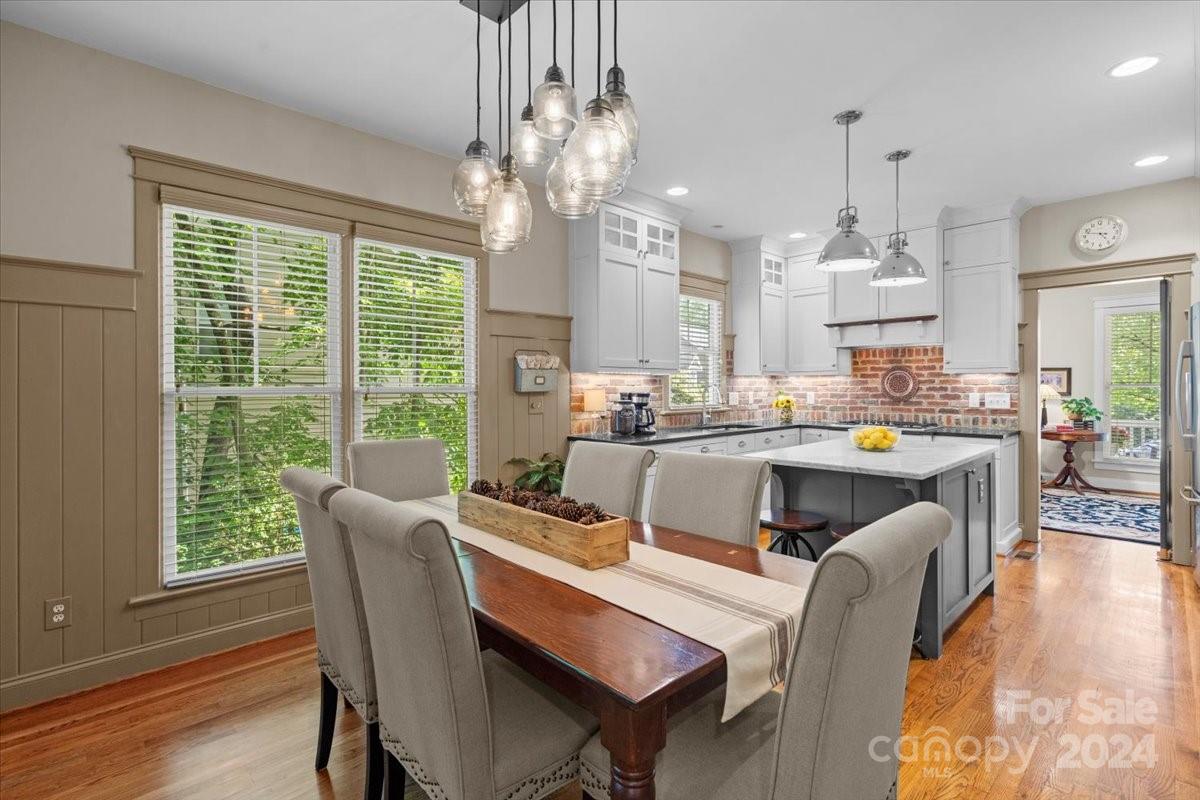 The Oaks On Providence - Residential