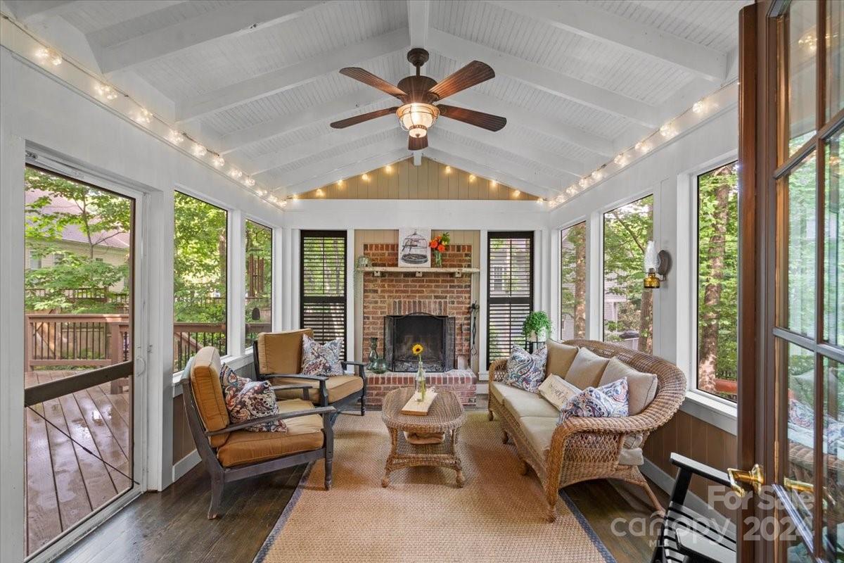 The Oaks On Providence - Residential