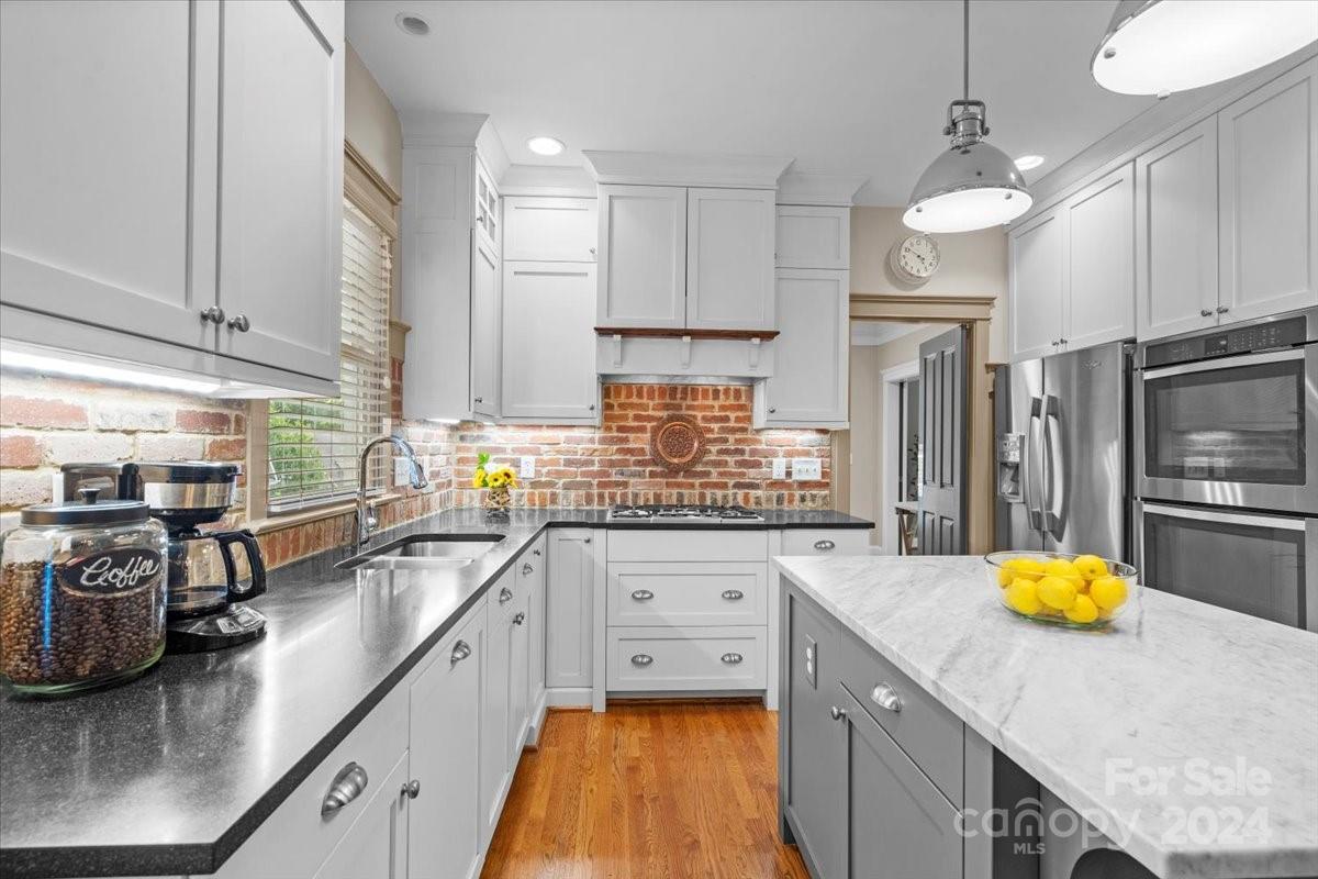 The Oaks On Providence - Residential