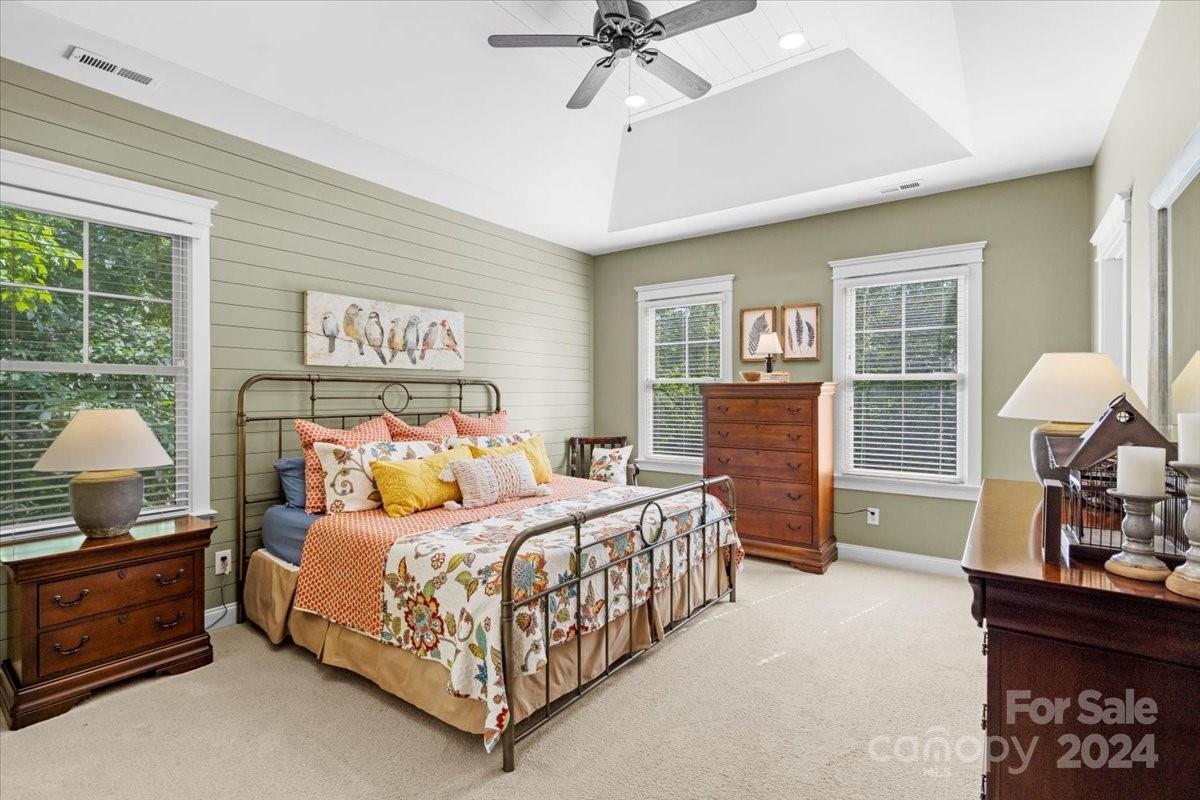 The Oaks On Providence - Residential