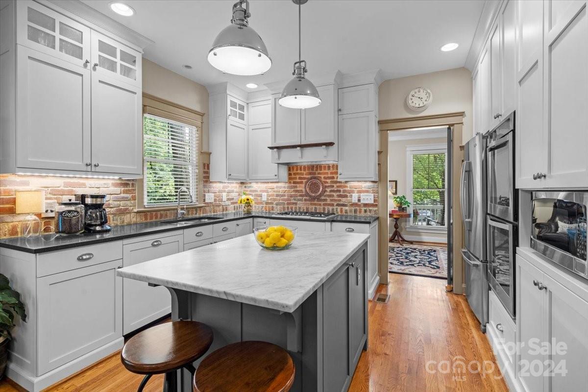 The Oaks On Providence - Residential