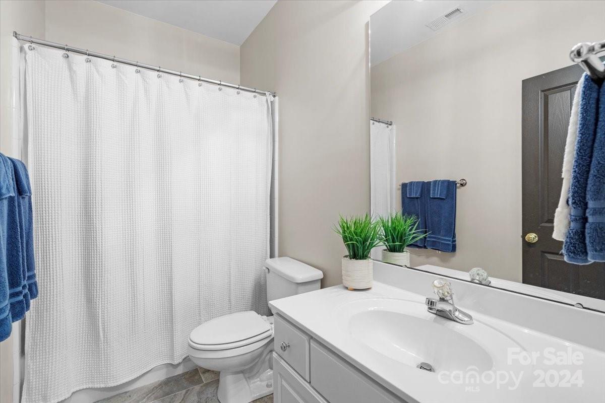 The Oaks On Providence - Residential