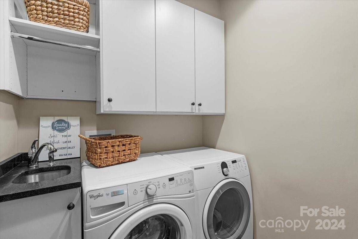 The Oaks On Providence - Residential