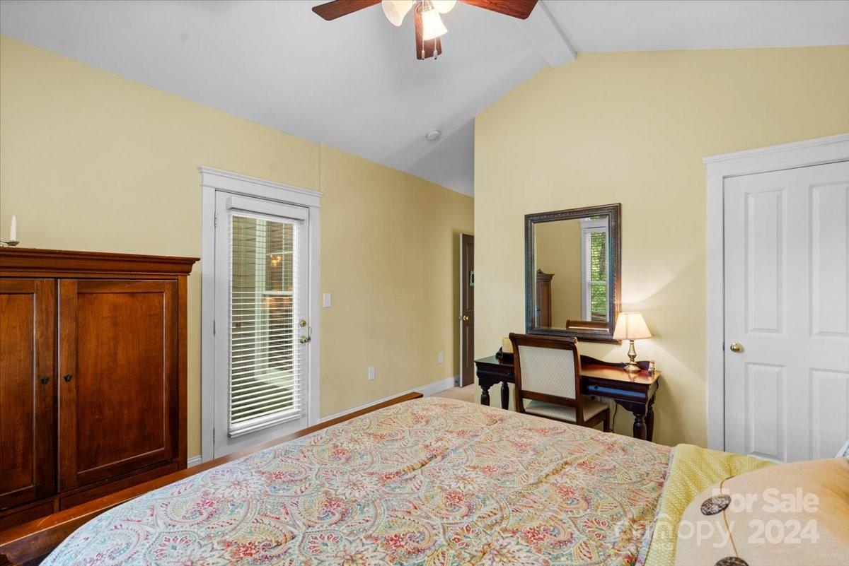 The Oaks On Providence - Residential