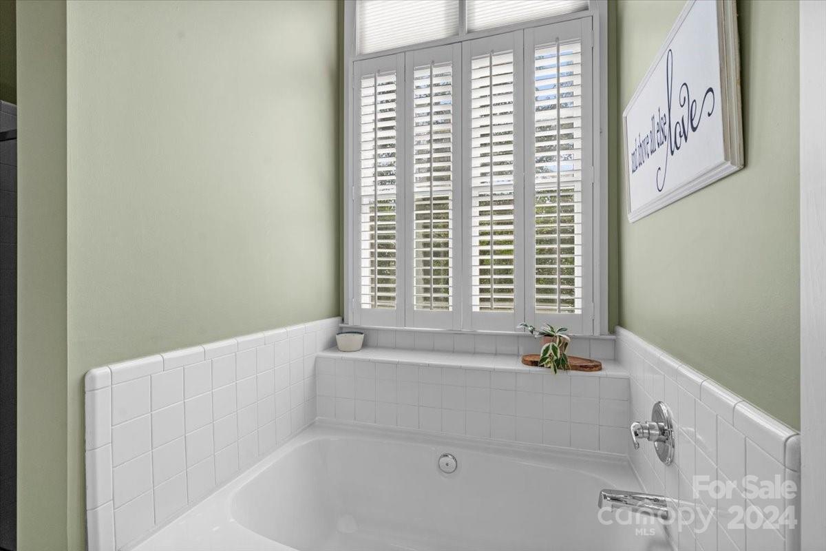 The Oaks On Providence - Residential