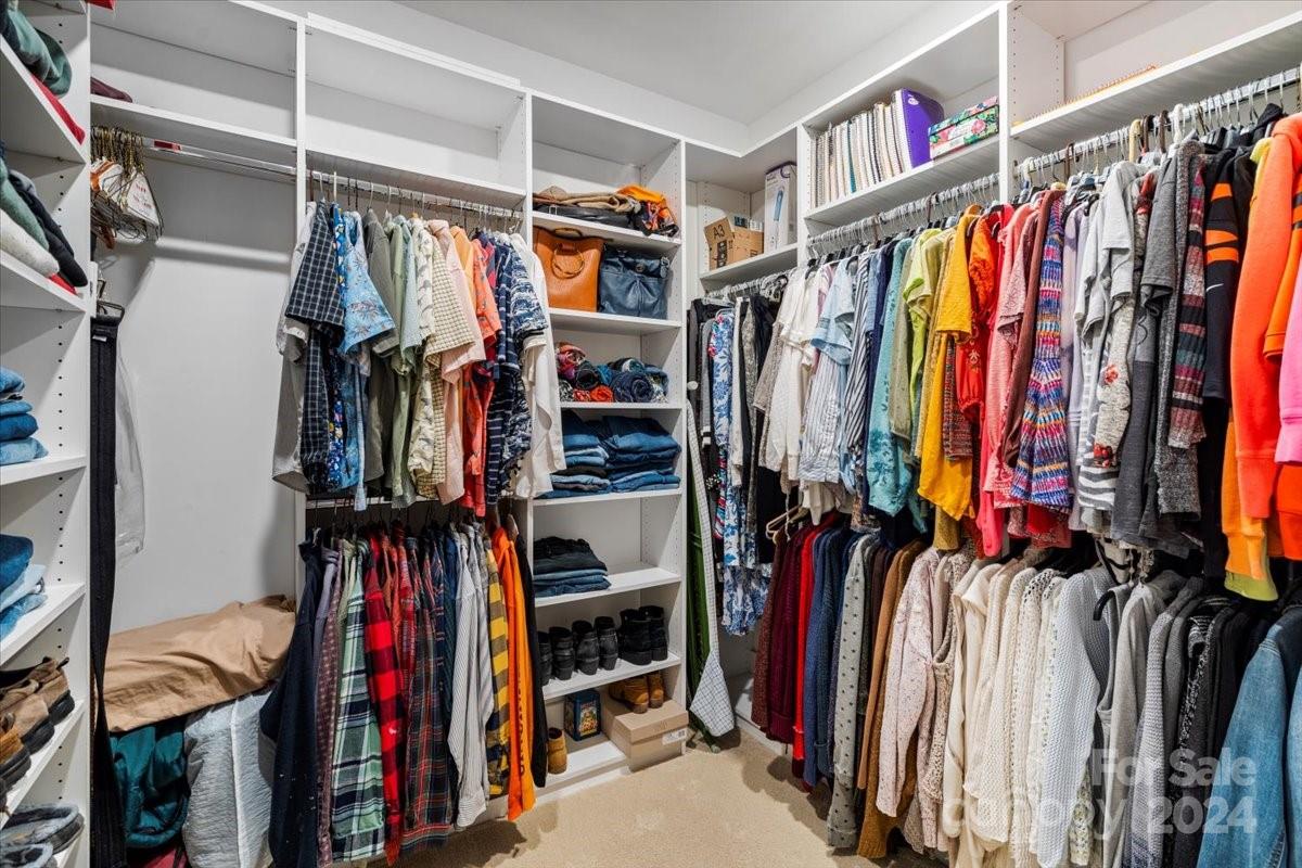 The Oaks On Providence - Residential