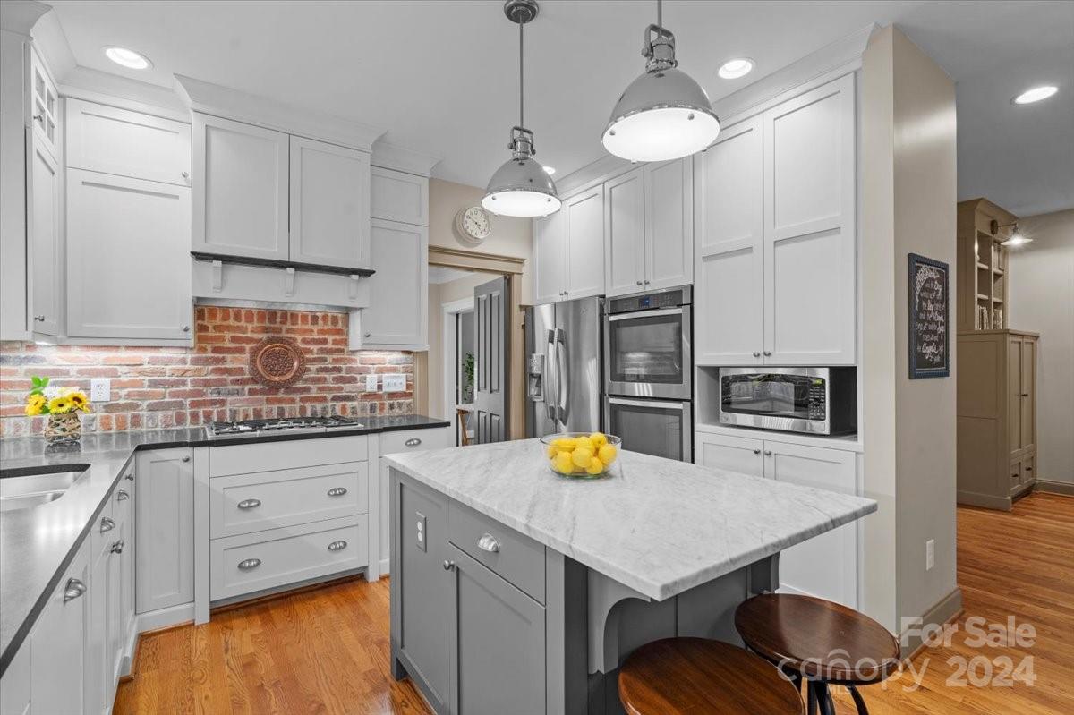 The Oaks On Providence - Residential