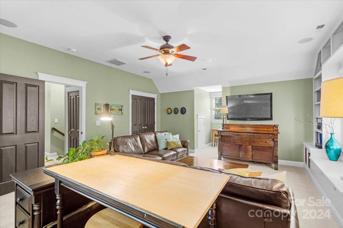 The Oaks On Providence - Residential