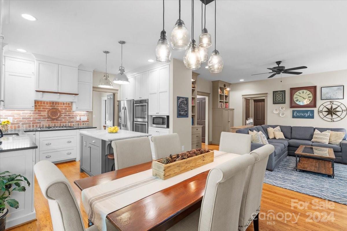 The Oaks On Providence - Residential