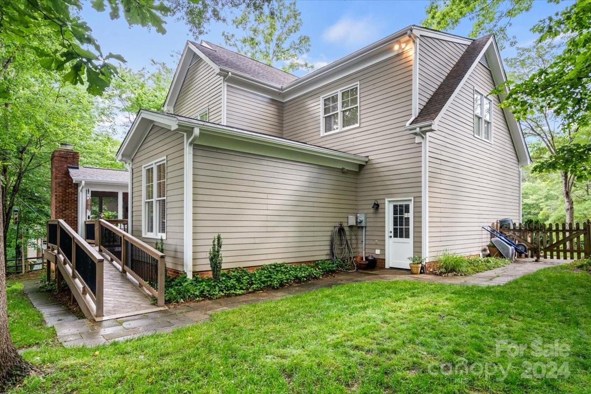 The Oaks On Providence - Residential