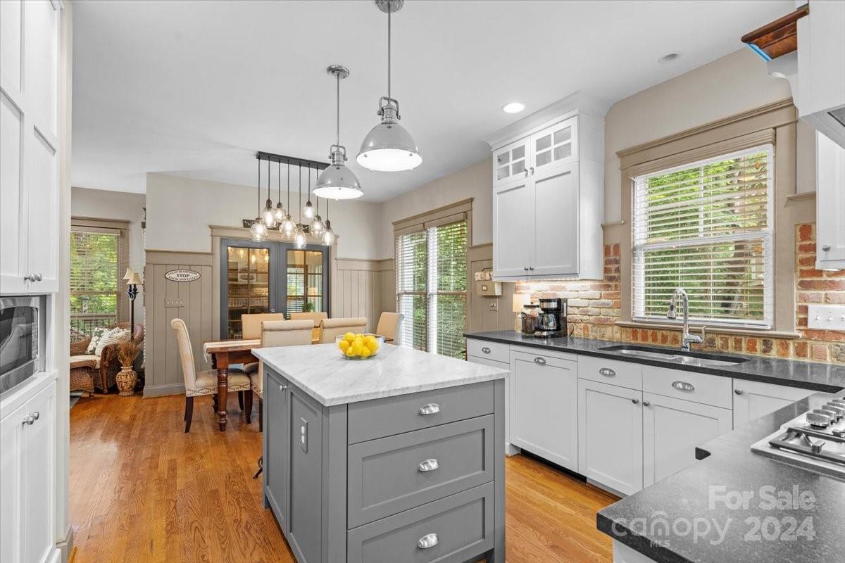 The Oaks On Providence - Residential