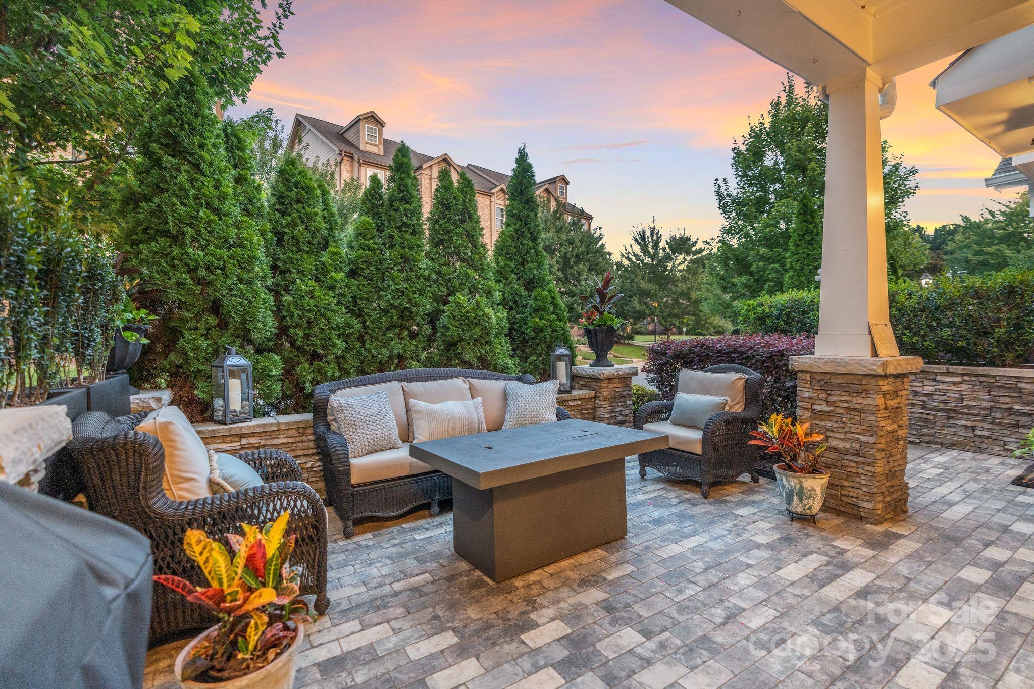 748 Amalfi Drive
