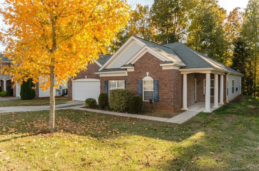 Fantastic ranch on the golf course, tons of upgrades, fresh paint throughout, new carpet throughout, tile floor professionally cleaned, outside power washed, newer AC unit. Best location, top rated Fort Mill schools - Ready for immediate move in. Priced to Sell!