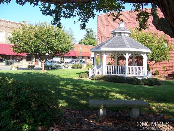 Mountain Traditions - Land