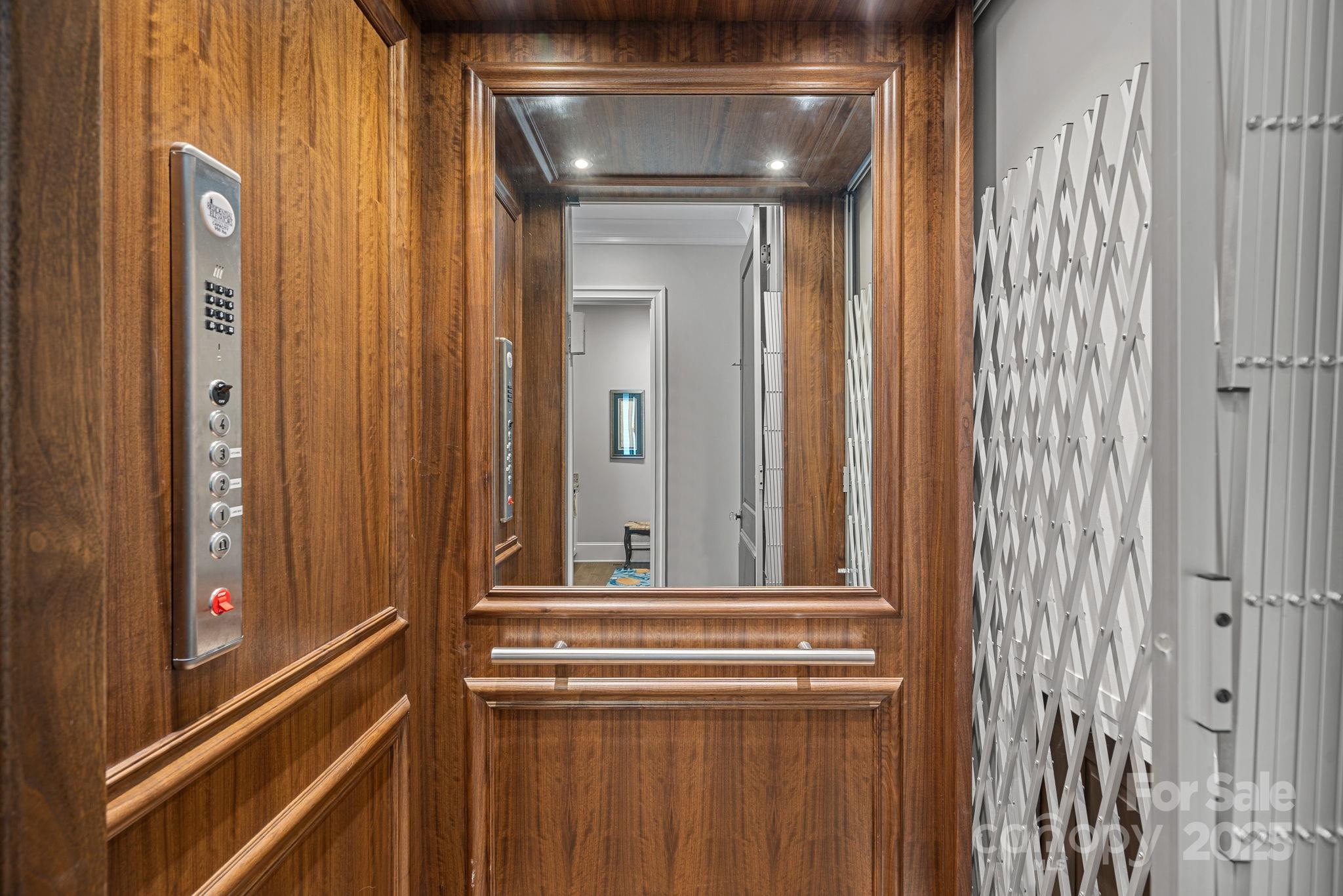 The Peninsula - Residential